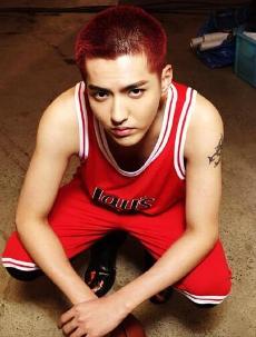 资讯《明星八卦-真人版樱木花道 吴亦凡穿篮球